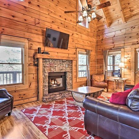 Cozy Cabin With Hot Tub In The Heart Of Pigeon Forge Exterior photo