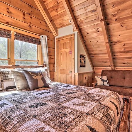 Cozy Cabin With Hot Tub In The Heart Of Pigeon Forge Exterior photo