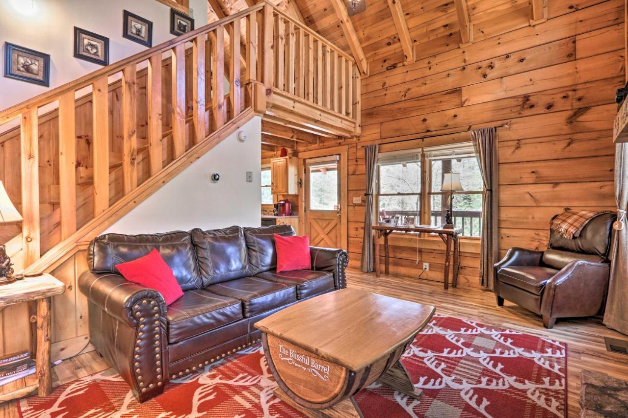 Cozy Cabin With Hot Tub In The Heart Of Pigeon Forge Exterior photo