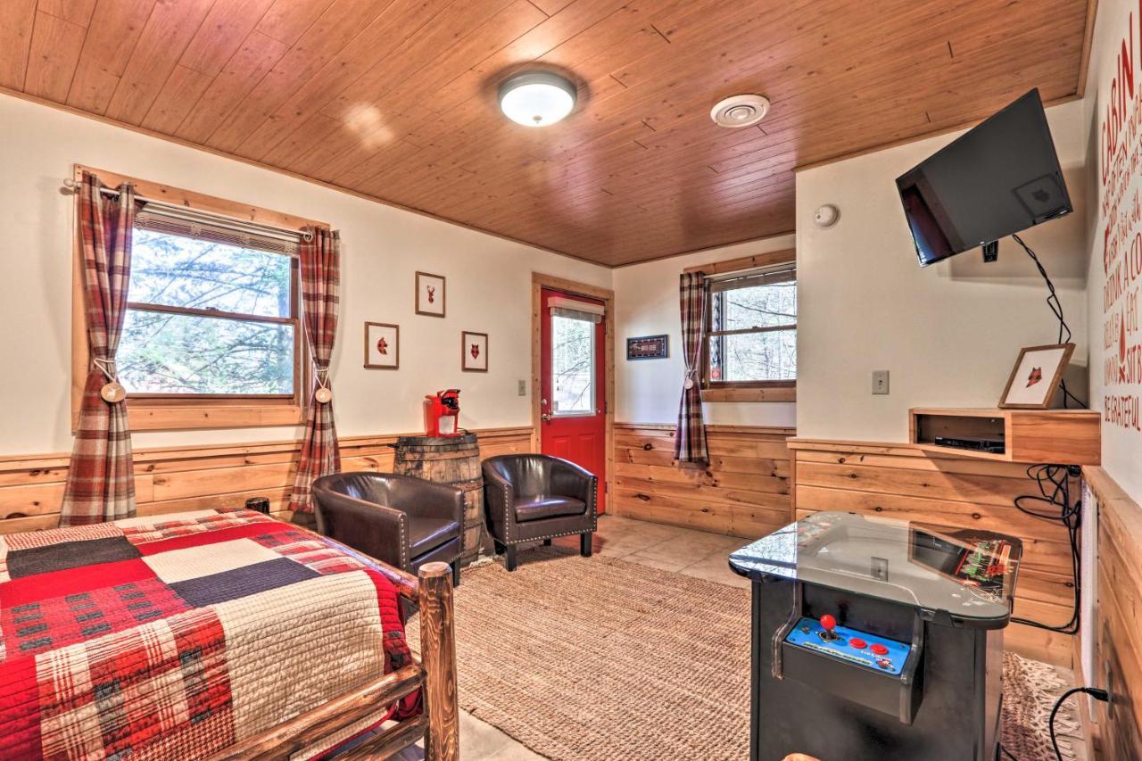 Cozy Cabin With Hot Tub In The Heart Of Pigeon Forge Exterior photo