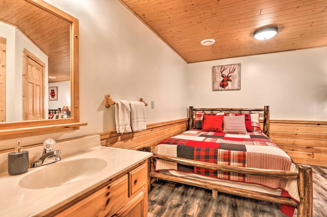 Cozy Cabin With Hot Tub In The Heart Of Pigeon Forge Exterior photo