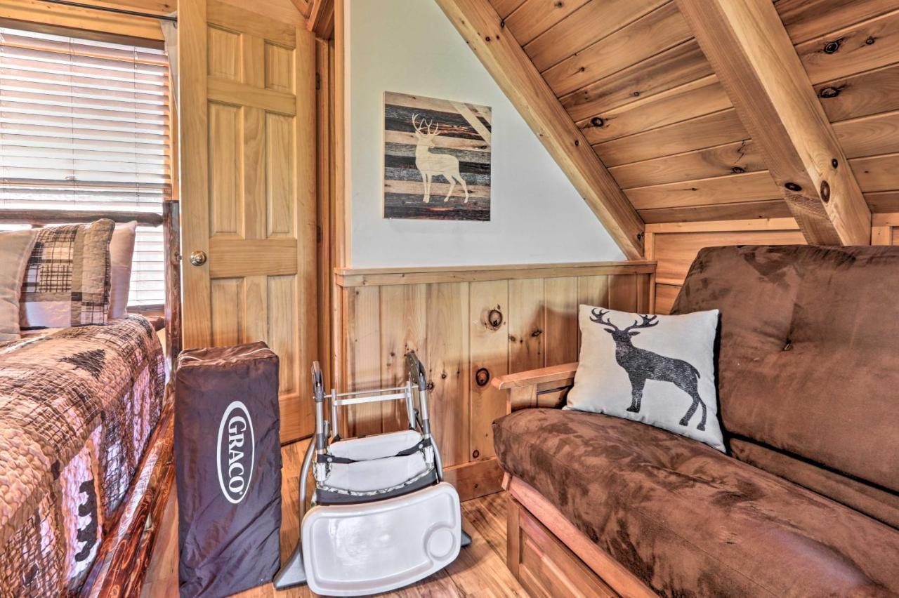 Cozy Cabin With Hot Tub In The Heart Of Pigeon Forge Exterior photo