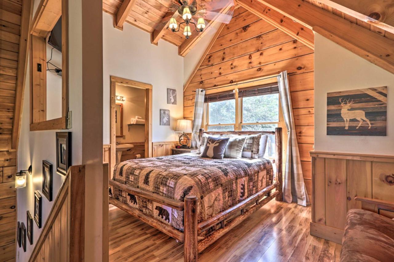 Cozy Cabin With Hot Tub In The Heart Of Pigeon Forge Exterior photo