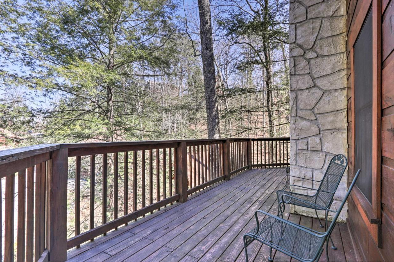 Cozy Cabin With Hot Tub In The Heart Of Pigeon Forge Exterior photo