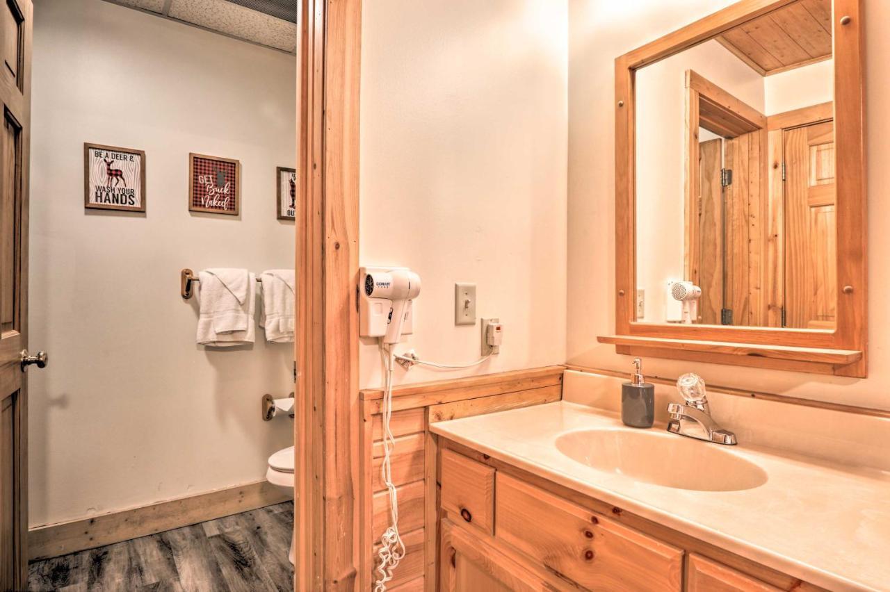 Cozy Cabin With Hot Tub In The Heart Of Pigeon Forge Exterior photo