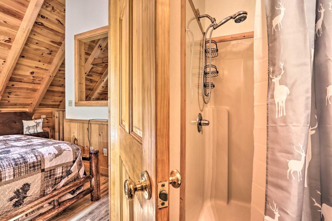Cozy Cabin With Hot Tub In The Heart Of Pigeon Forge Exterior photo
