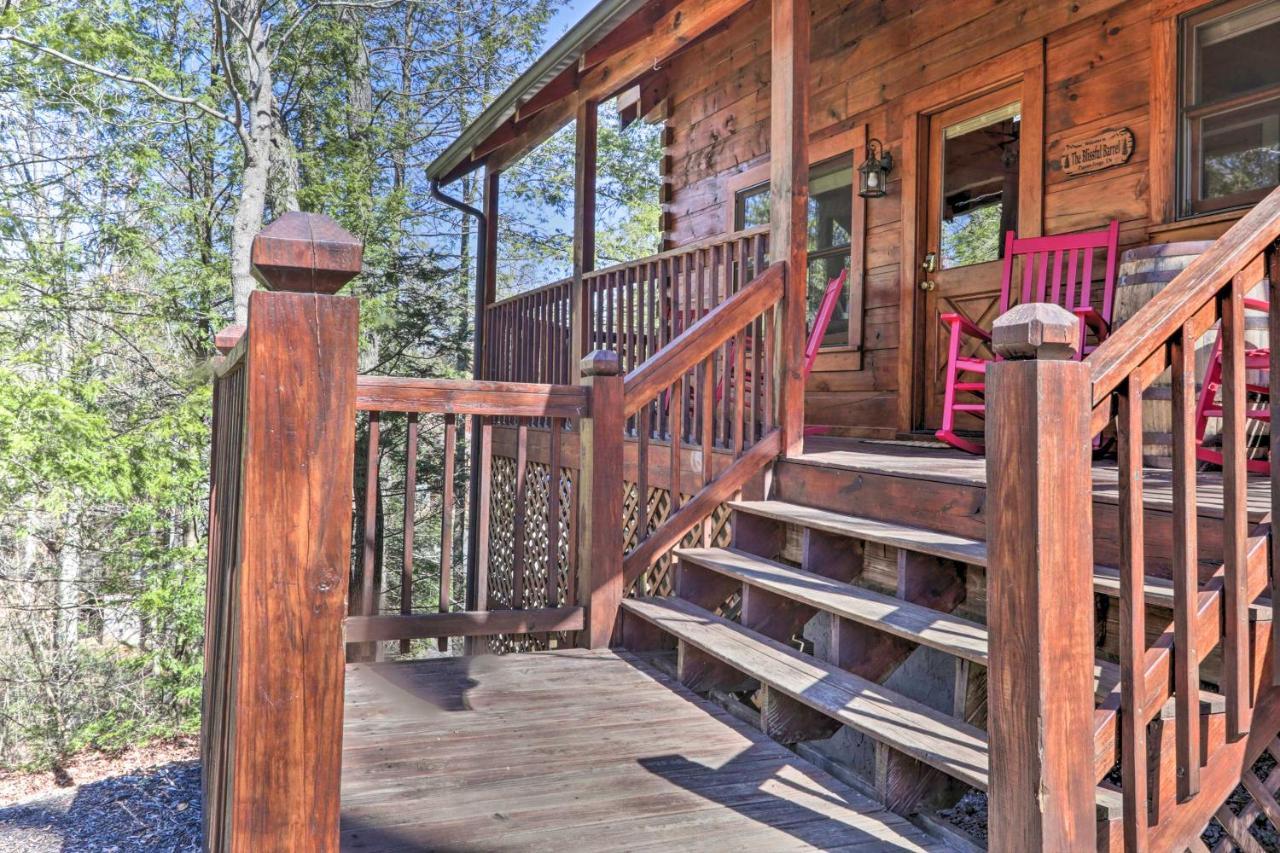 Cozy Cabin With Hot Tub In The Heart Of Pigeon Forge Exterior photo